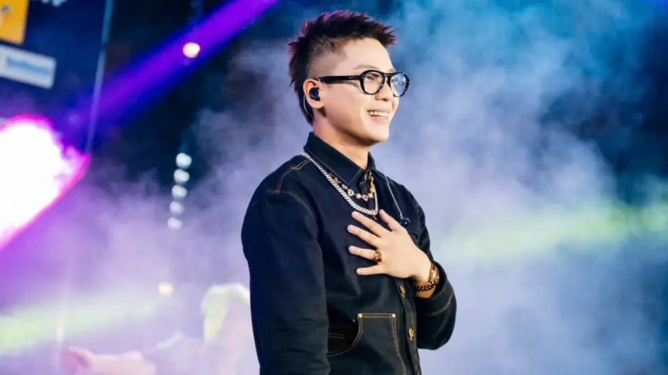 Quân A.P khuấy động sân khấu cùng hàng nghìn sinh viên